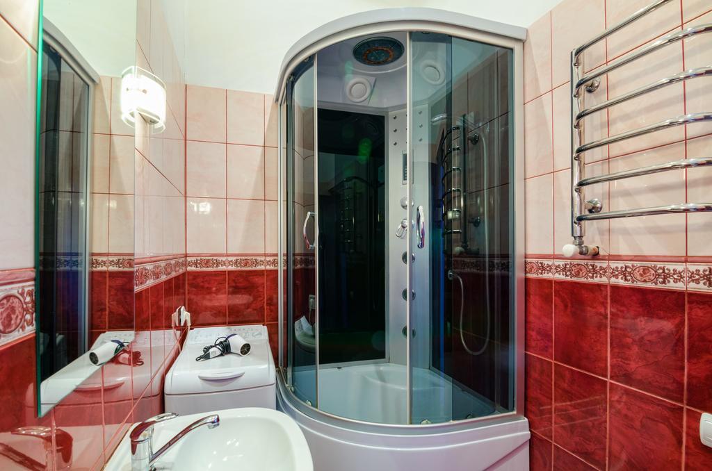 Leogrand Apartments On Kniazia Romana 26 ลวีฟ ภายนอก รูปภาพ